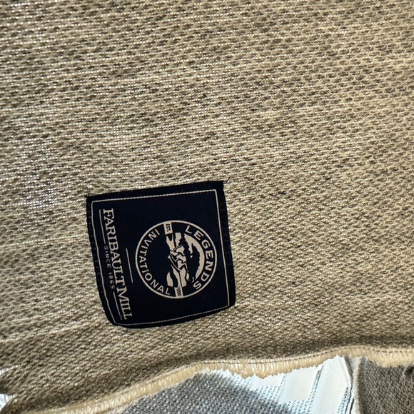 100% Wool Shaw - Picture 4 of 7